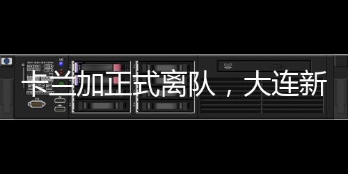 禁区内两名前锋抢点
