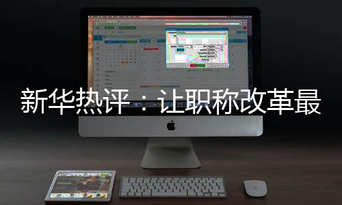 农业技术人员到田间地头