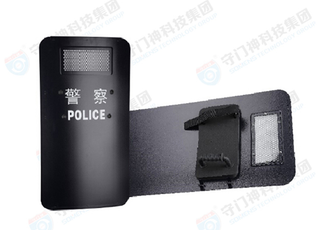 警务人员如何使用k8.com防暴盾牌？