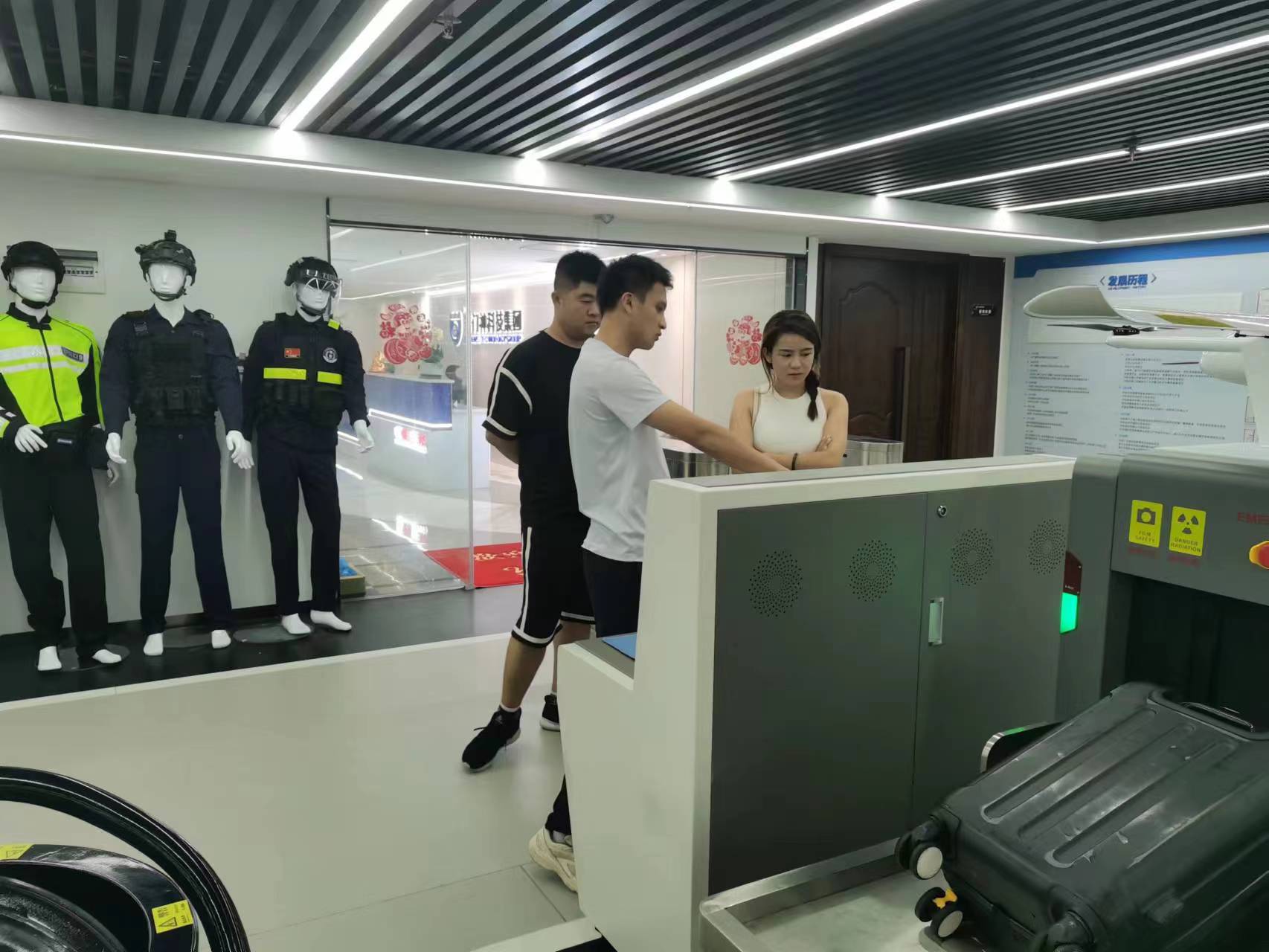 辽宁客户来司参观，k8.com为其展示创新产品与卓越技术